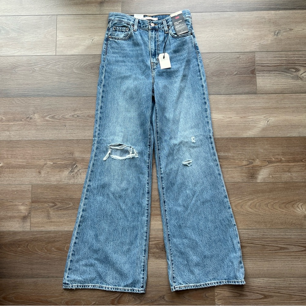 Womens Size 26in Levi’s Premium High Loose Flare Jeans Blue new with tags